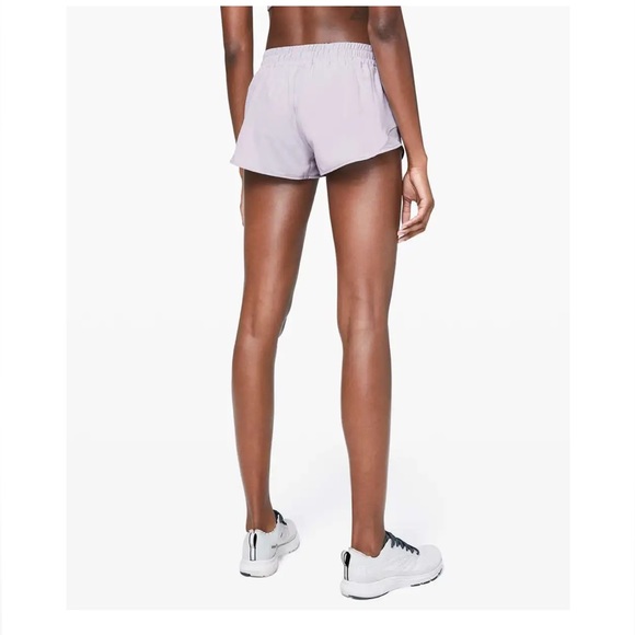 LULULEMON- Hotty Hot Low-Rise Lined Short 2.5" - Picture 3 of 6